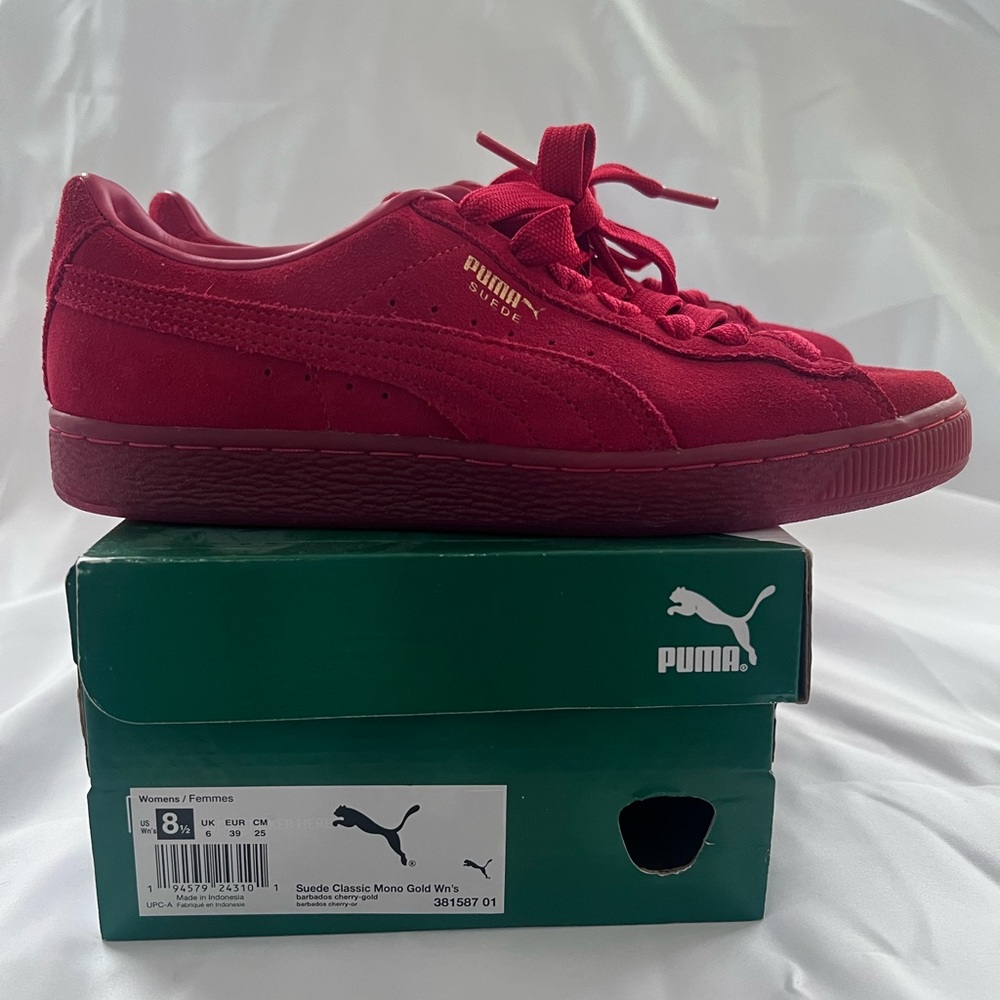 PUMA Red Classic mono gold women’s sneakers size 8.5 used in good condition